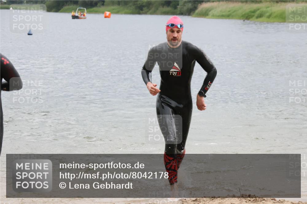 21.06.2025 - 27. Vierlanden-Triathlon Lena Gebhardt http://msf.ph/oto/8042178 15.06.2025 13:19:49 Schwimmen 1267, 1280, 1285, 1293, 1309, 1312 meine-sportfotos.de
