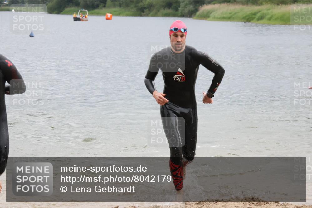 21.06.2025 - 27. Vierlanden-Triathlon Lena Gebhardt http://msf.ph/oto/8042179 15.06.2025 13:19:49 Schwimmen 1267, 1280, 1285, 1293, 1309, 1312 meine-sportfotos.de