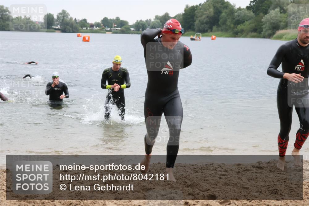 21.06.2025 - 27. Vierlanden-Triathlon Lena Gebhardt http://msf.ph/oto/8042181 15.06.2025 13:19:50 Schwimmen 1267, 1280, 1285, 1293, 1309, 1317 meine-sportfotos.de