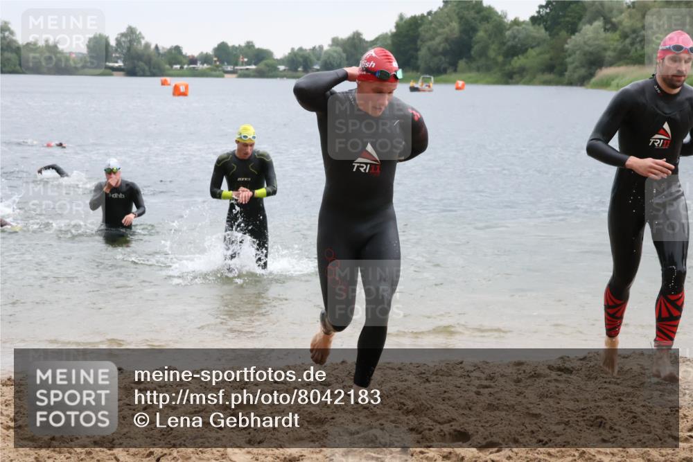 21.06.2025 - 27. Vierlanden-Triathlon Lena Gebhardt http://msf.ph/oto/8042183 15.06.2025 13:19:50 Schwimmen 1267, 1280, 1285, 1293, 1309, 1317 meine-sportfotos.de