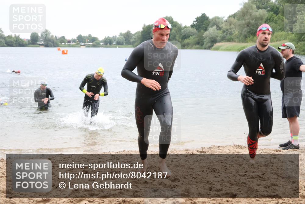21.06.2025 - 27. Vierlanden-Triathlon Lena Gebhardt http://msf.ph/oto/8042187 15.06.2025 13:19:50 Schwimmen 1267, 1280, 1285, 1293, 1309, 1317 meine-sportfotos.de