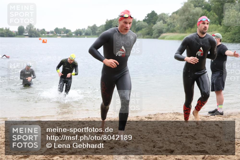 21.06.2025 - 27. Vierlanden-Triathlon Lena Gebhardt http://msf.ph/oto/8042189 15.06.2025 13:19:50 Schwimmen 1267, 1280, 1285, 1293, 1309, 1317 meine-sportfotos.de
