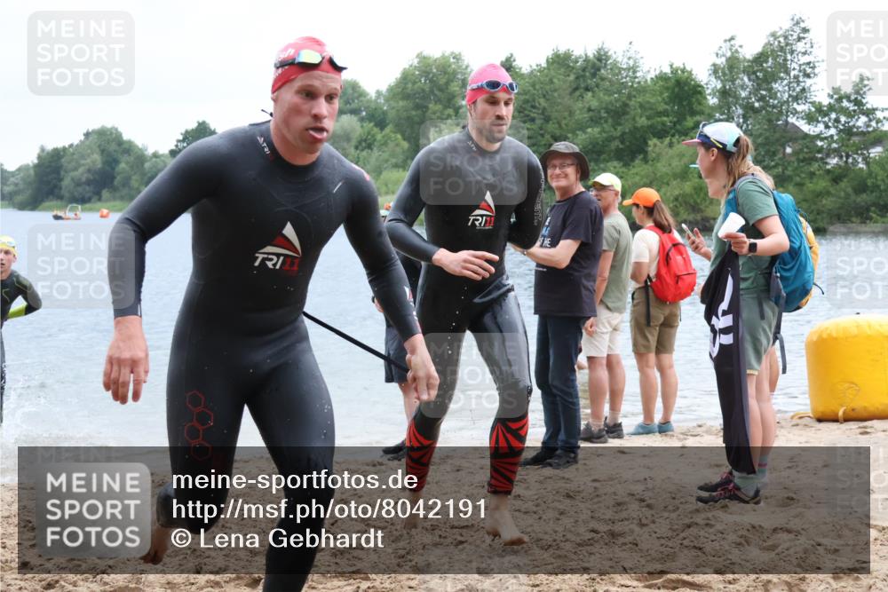 21.06.2025 - 27. Vierlanden-Triathlon Lena Gebhardt http://msf.ph/oto/8042191 15.06.2025 13:19:51 Schwimmen 1267, 1280, 1285, 1293, 1309, 1317 meine-sportfotos.de