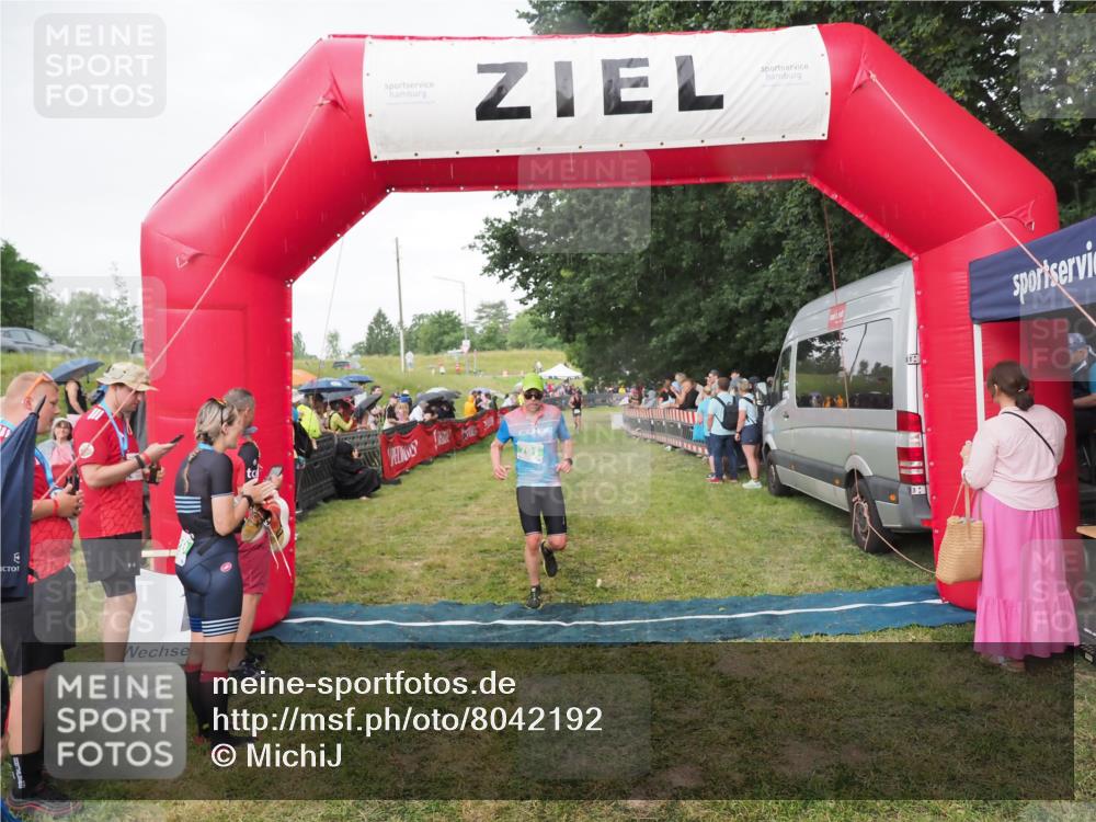 21.06.2025 - 27. Vierlanden-Triathlon MichiJ http://msf.ph/oto/8042192 15.06.2026 13:33:28 Ziel 791 meine-sportfotos.de