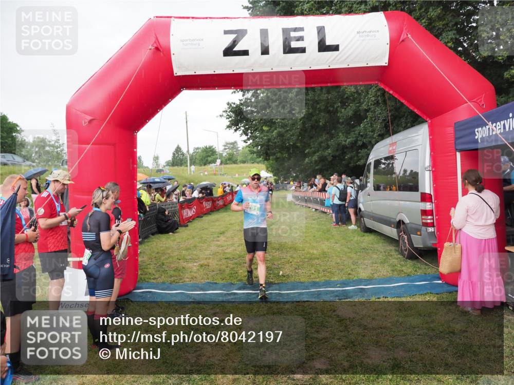21.06.2025 - 27. Vierlanden-Triathlon MichiJ http://msf.ph/oto/8042197 15.06.2026 13:33:28 Ziel 791 meine-sportfotos.de