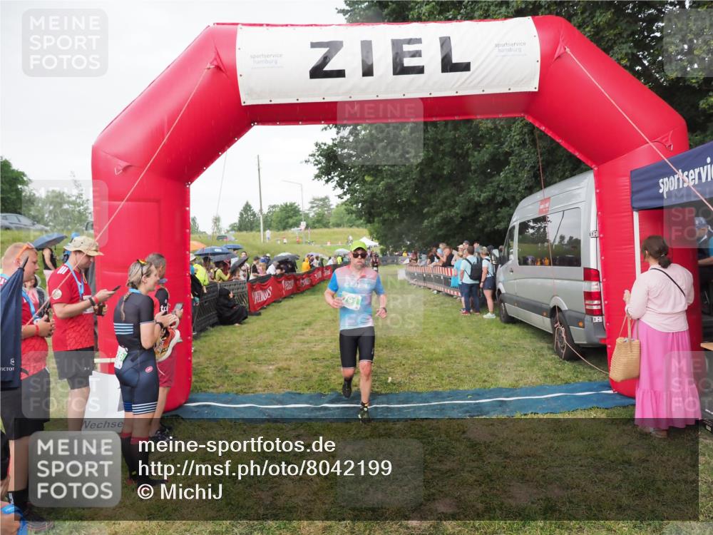 21.06.2025 - 27. Vierlanden-Triathlon MichiJ http://msf.ph/oto/8042199 15.06.2026 13:33:28 Ziel 791 meine-sportfotos.de
