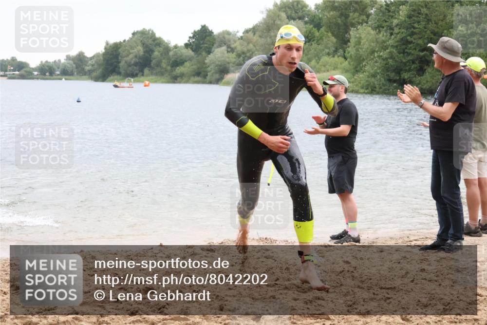 21.06.2025 - 27. Vierlanden-Triathlon Lena Gebhardt http://msf.ph/oto/8042202 15.06.2025 13:19:53 Schwimmen 1267, 1280, 1285, 1293, 1309, 1317 meine-sportfotos.de