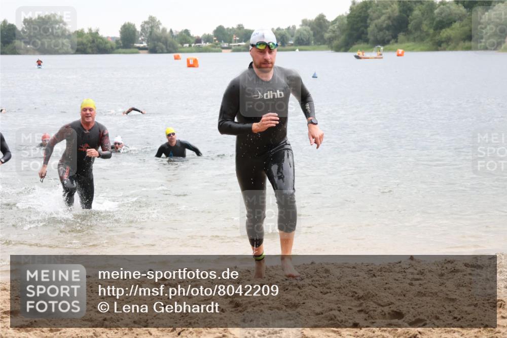 21.06.2025 - 27. Vierlanden-Triathlon Lena Gebhardt http://msf.ph/oto/8042209 15.06.2025 13:19:55 Schwimmen 1267, 1280, 1285, 1293, 1309, 1317 meine-sportfotos.de