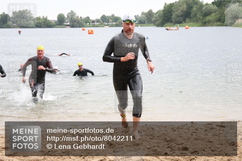 21.06.2025 - 27. Vierlanden-Triathlon Lena Gebhardt http://msf.ph/oto/8042211 15.06.2025 13:19:55 Schwimmen 1267, 1280, 1285, 1293, 1309, 1317 meine-sportfotos.de