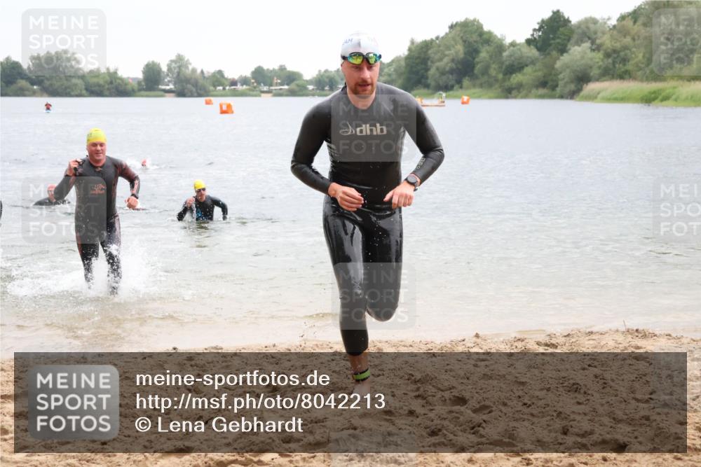 21.06.2025 - 27. Vierlanden-Triathlon Lena Gebhardt http://msf.ph/oto/8042213 15.06.2025 13:19:55 Schwimmen 1267, 1280, 1285, 1293, 1309, 1317 meine-sportfotos.de