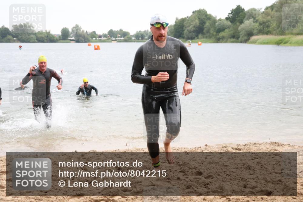 21.06.2025 - 27. Vierlanden-Triathlon Lena Gebhardt http://msf.ph/oto/8042215 15.06.2025 13:19:55 Schwimmen 1267, 1280, 1285, 1293, 1309, 1317 meine-sportfotos.de