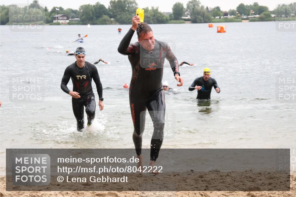 21.06.2025 - 27. Vierlanden-Triathlon Lena Gebhardt http://msf.ph/oto/8042222 15.06.2025 13:19:57 Schwimmen 1249, 1266, 1267, 1280, 1285, 1293, 1309, 1317 meine-sportfotos.de
