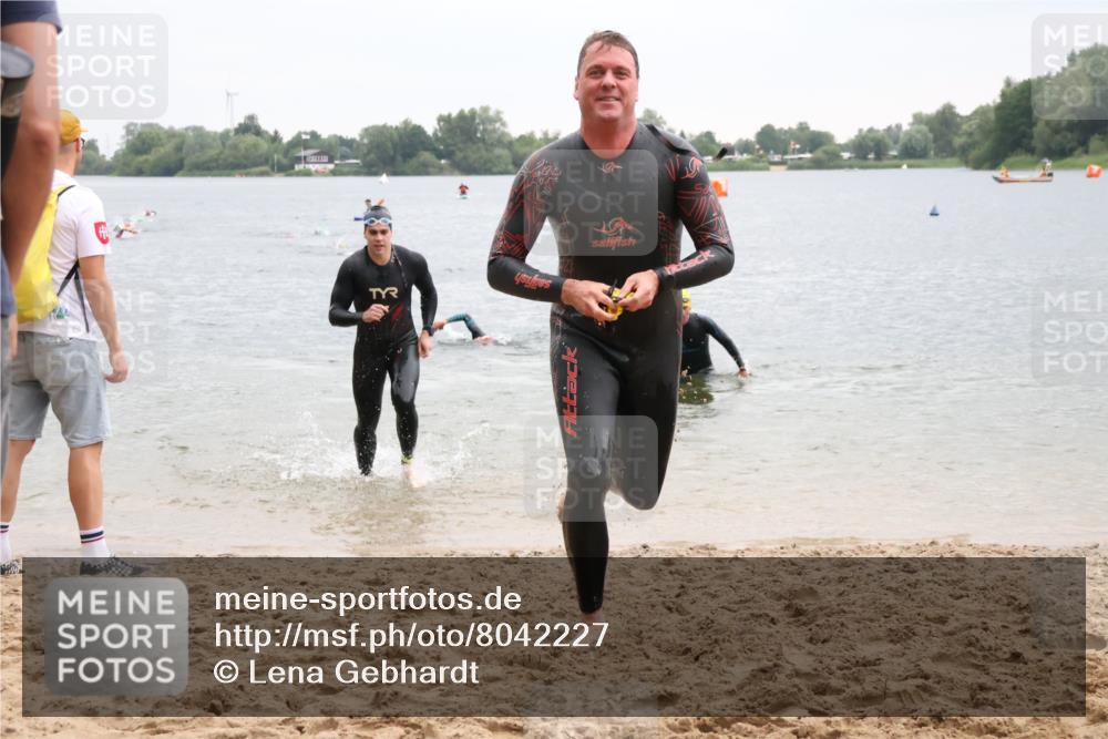 21.06.2025 - 27. Vierlanden-Triathlon Lena Gebhardt http://msf.ph/oto/8042227 15.06.2025 13:19:58 Schwimmen 1249, 1266, 1267, 1280, 1285, 1293, 1309, 1317 meine-sportfotos.de