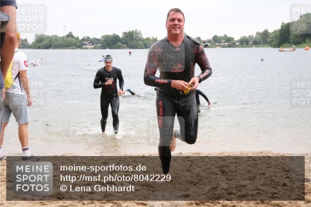 21.06.2025 - 27. Vierlanden-Triathlon Lena Gebhardt http://msf.ph/oto/8042229 15.06.2025 13:19:58 Schwimmen 1249, 1266, 1267, 1280, 1285, 1293, 1309, 1317 meine-sportfotos.de