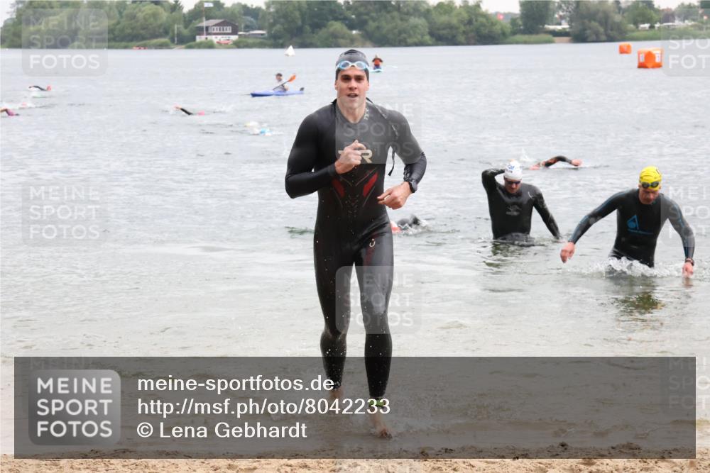 21.06.2025 - 27. Vierlanden-Triathlon Lena Gebhardt http://msf.ph/oto/8042233 15.06.2025 13:19:58 Schwimmen 1249, 1266, 1267, 1280, 1285, 1293, 1309, 1317 meine-sportfotos.de