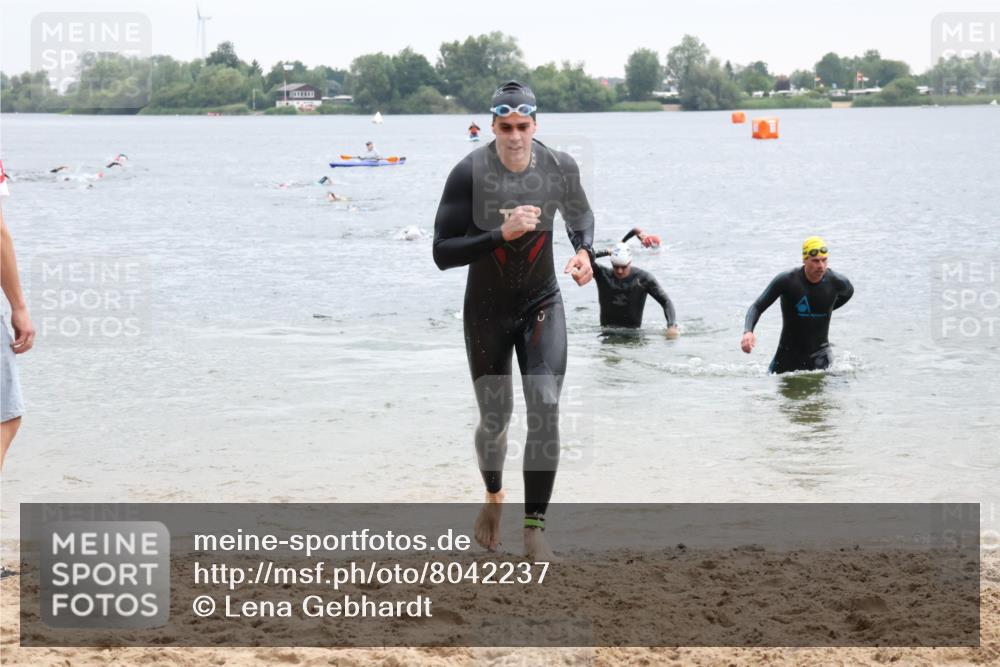 21.06.2025 - 27. Vierlanden-Triathlon Lena Gebhardt http://msf.ph/oto/8042237 15.06.2025 13:19:59 Schwimmen 1249, 1266, 1267, 1280, 1285, 1293, 1309, 1317 meine-sportfotos.de