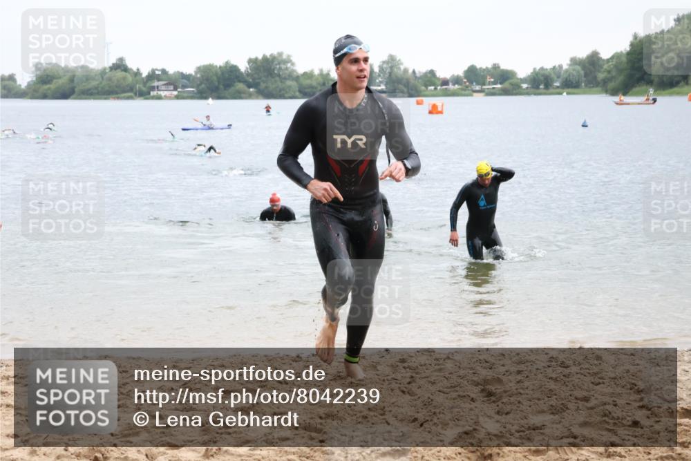 21.06.2025 - 27. Vierlanden-Triathlon Lena Gebhardt http://msf.ph/oto/8042239 15.06.2025 13:20:00 Schwimmen 1249, 1266, 1267, 1285, 1293, 1309, 1317 meine-sportfotos.de