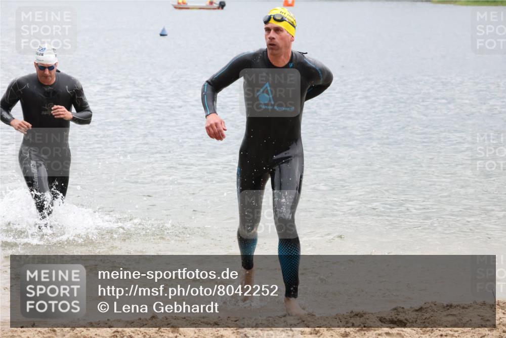 21.06.2025 - 27. Vierlanden-Triathlon Lena Gebhardt http://msf.ph/oto/8042252 15.06.2025 13:20:04 Schwimmen 1249, 1253, 1266, 1267, 1285, 1317 meine-sportfotos.de