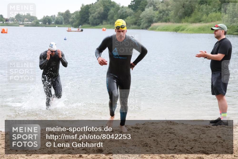 21.06.2025 - 27. Vierlanden-Triathlon Lena Gebhardt http://msf.ph/oto/8042253 15.06.2025 13:20:05 Schwimmen 1249, 1253, 1266, 1267, 1317 meine-sportfotos.de