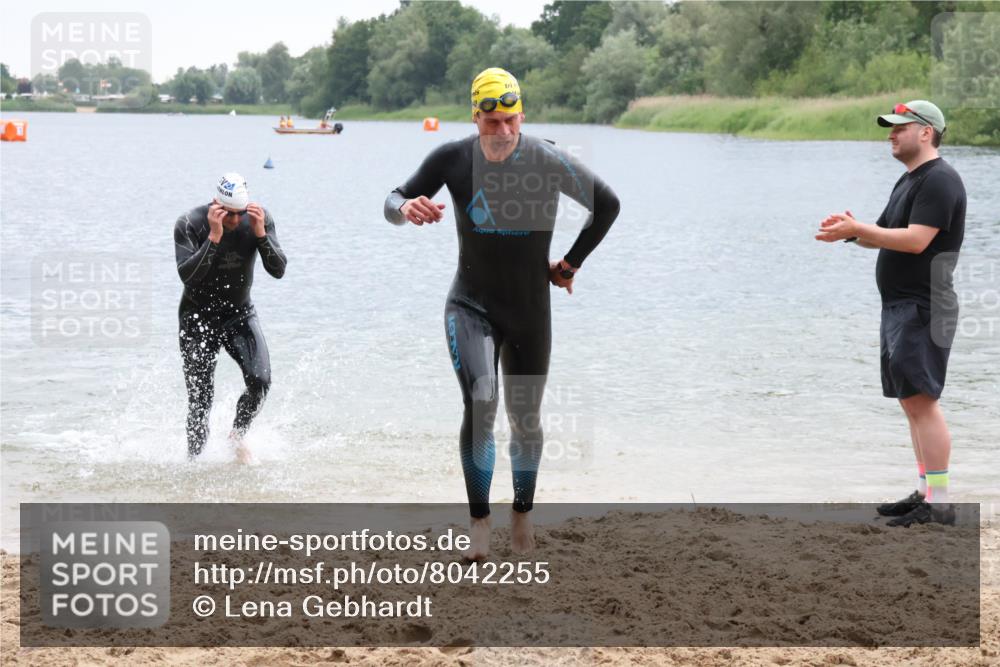21.06.2025 - 27. Vierlanden-Triathlon Lena Gebhardt http://msf.ph/oto/8042255 15.06.2025 13:20:05 Schwimmen 1249, 1253, 1266, 1267, 1317 meine-sportfotos.de