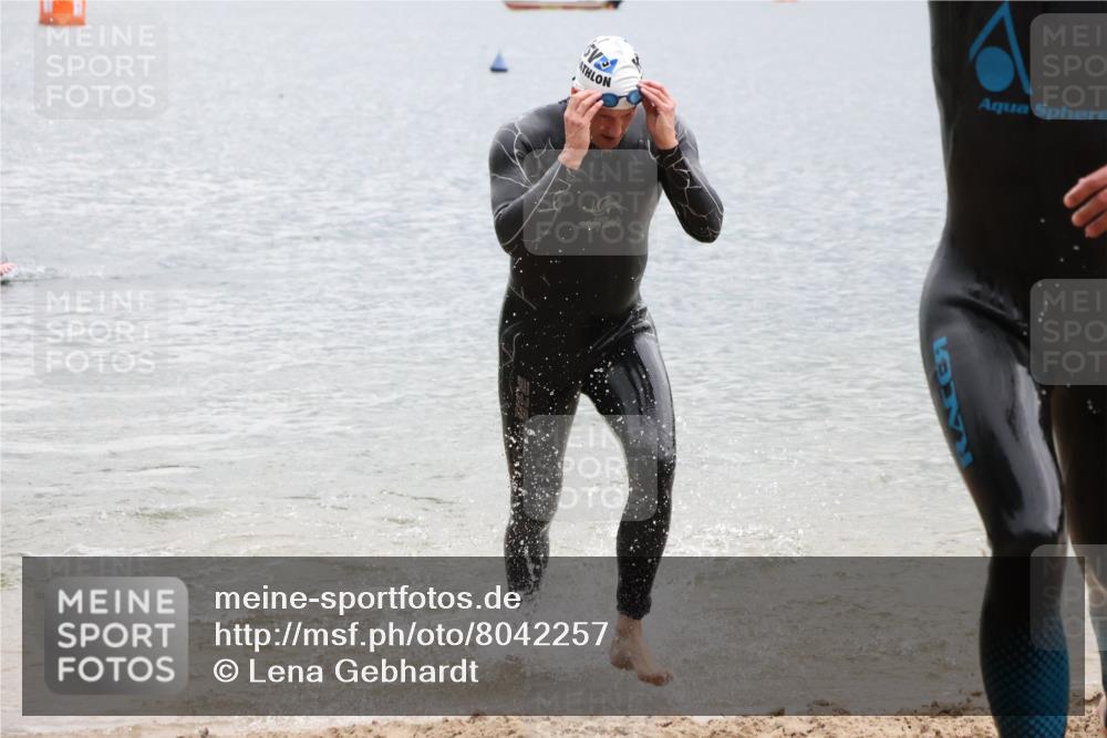 21.06.2025 - 27. Vierlanden-Triathlon Lena Gebhardt http://msf.ph/oto/8042257 15.06.2025 13:20:06 Schwimmen 1249, 1253, 1266, 1267, 1317 meine-sportfotos.de