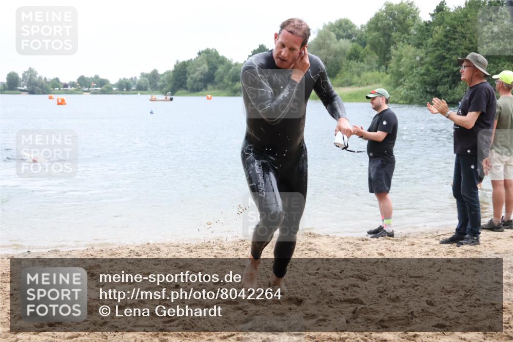 21.06.2025 - 27. Vierlanden-Triathlon Lena Gebhardt http://msf.ph/oto/8042264 15.06.2025 13:20:08 Schwimmen 1249, 1253, 1266, 1317 meine-sportfotos.de