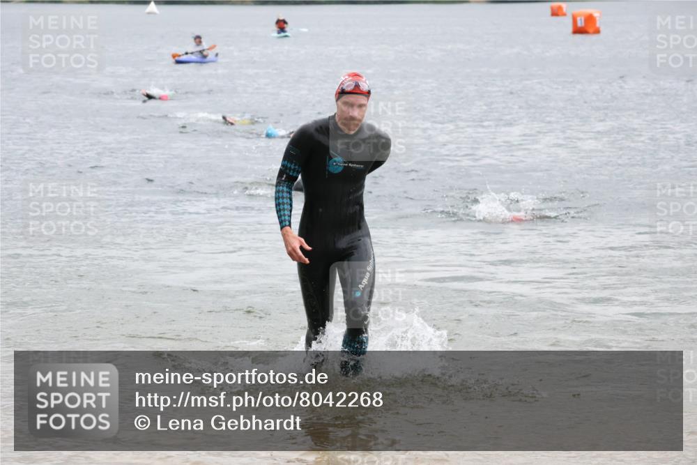 21.06.2025 - 27. Vierlanden-Triathlon Lena Gebhardt http://msf.ph/oto/8042268 15.06.2025 13:20:09 Schwimmen 1249, 1253, 1266, 1317 meine-sportfotos.de