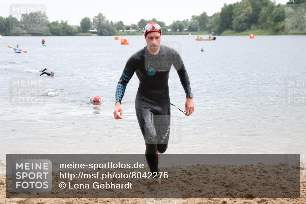 21.06.2025 - 27. Vierlanden-Triathlon Lena Gebhardt http://msf.ph/oto/8042276 15.06.2025 13:20:12 Schwimmen 1249, 1253, 1266, 1304 meine-sportfotos.de