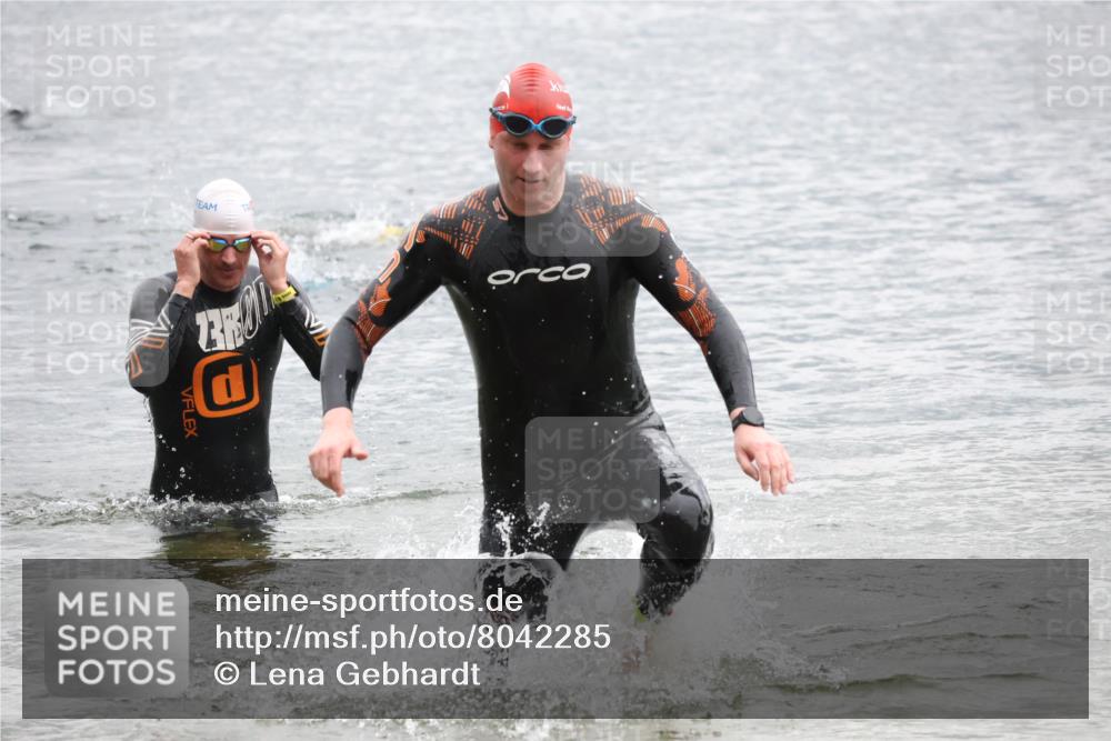21.06.2025 - 27. Vierlanden-Triathlon Lena Gebhardt http://msf.ph/oto/8042285 15.06.2025 13:20:17 Schwimmen 1253, 1277, 1304 meine-sportfotos.de
