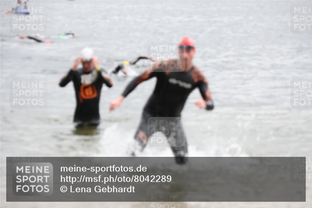 21.06.2025 - 27. Vierlanden-Triathlon Lena Gebhardt http://msf.ph/oto/8042289 15.06.2025 13:20:17 Schwimmen 1253, 1277, 1304 meine-sportfotos.de