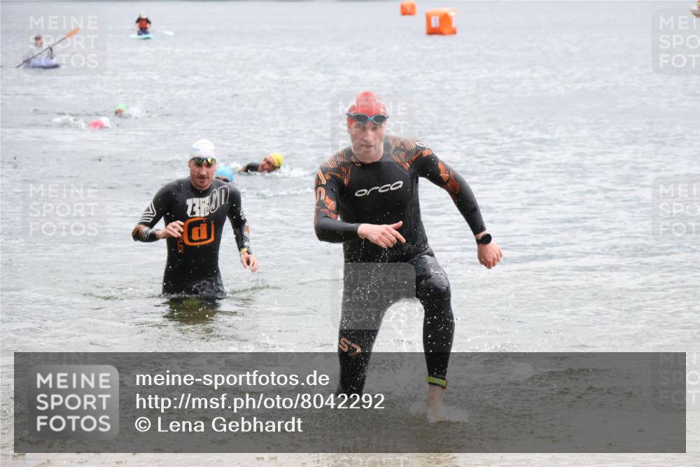 21.06.2025 - 27. Vierlanden-Triathlon Lena Gebhardt http://msf.ph/oto/8042292 15.06.2025 13:20:18 Schwimmen 1253, 1277, 1304 meine-sportfotos.de