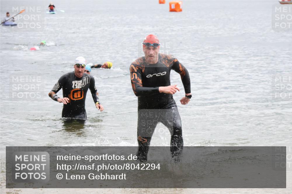 21.06.2025 - 27. Vierlanden-Triathlon Lena Gebhardt http://msf.ph/oto/8042294 15.06.2025 13:20:18 Schwimmen 1253, 1277, 1304 meine-sportfotos.de
