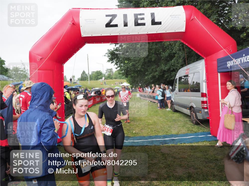 21.06.2025 - 27. Vierlanden-Triathlon MichiJ http://msf.ph/oto/8042295 15.06.2026 13:33:50 Ziel 148, 210, 1076 meine-sportfotos.de
