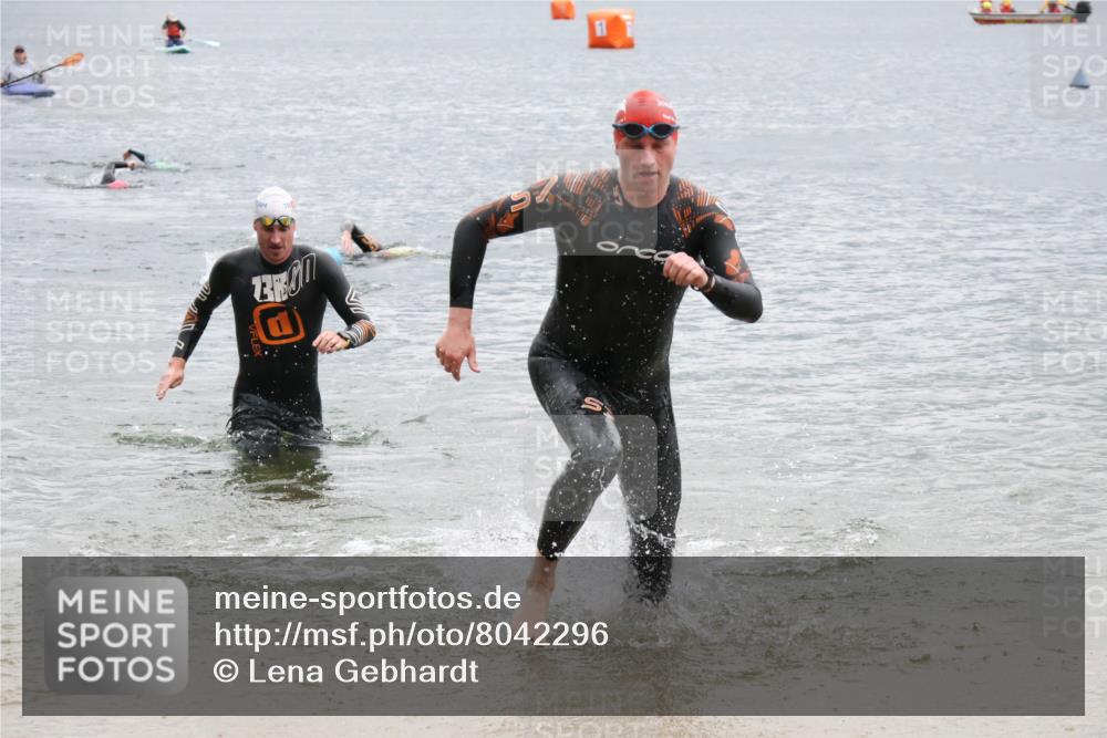 21.06.2025 - 27. Vierlanden-Triathlon Lena Gebhardt http://msf.ph/oto/8042296 15.06.2025 13:20:18 Schwimmen 1253, 1277, 1304 meine-sportfotos.de