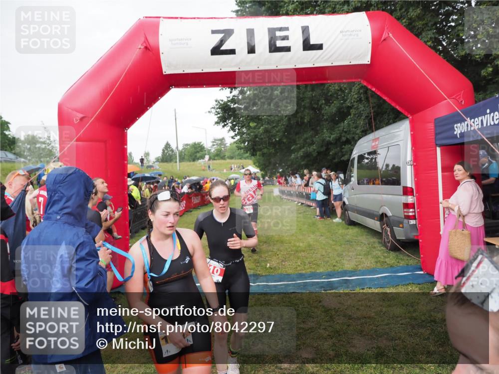 21.06.2025 - 27. Vierlanden-Triathlon MichiJ http://msf.ph/oto/8042297 15.06.2026 13:33:50 Ziel 148, 210, 1076 meine-sportfotos.de