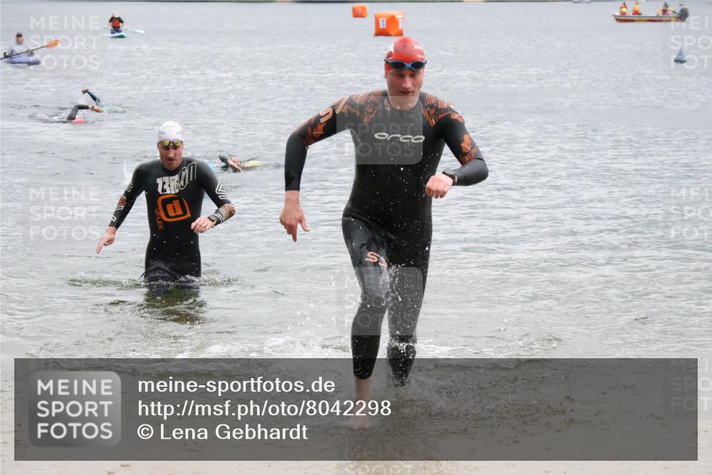 21.06.2025 - 27. Vierlanden-Triathlon Lena Gebhardt http://msf.ph/oto/8042298 15.06.2025 13:20:18 Schwimmen 1253, 1277, 1304 meine-sportfotos.de