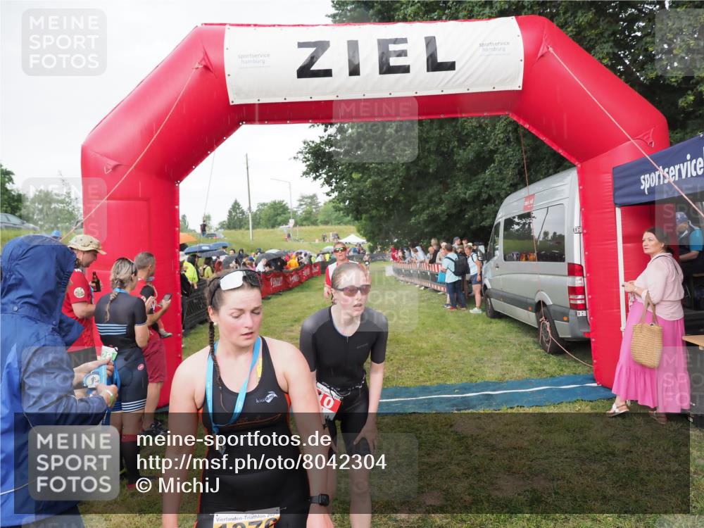 21.06.2025 - 27. Vierlanden-Triathlon MichiJ http://msf.ph/oto/8042304 15.06.2026 13:33:50 Ziel 148, 210, 1076 meine-sportfotos.de