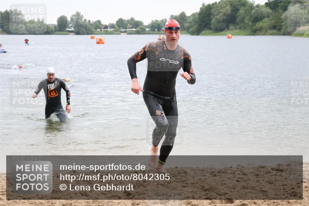 21.06.2025 - 27. Vierlanden-Triathlon Lena Gebhardt http://msf.ph/oto/8042305 15.06.2025 13:20:19 Schwimmen 1253, 1277, 1304 meine-sportfotos.de