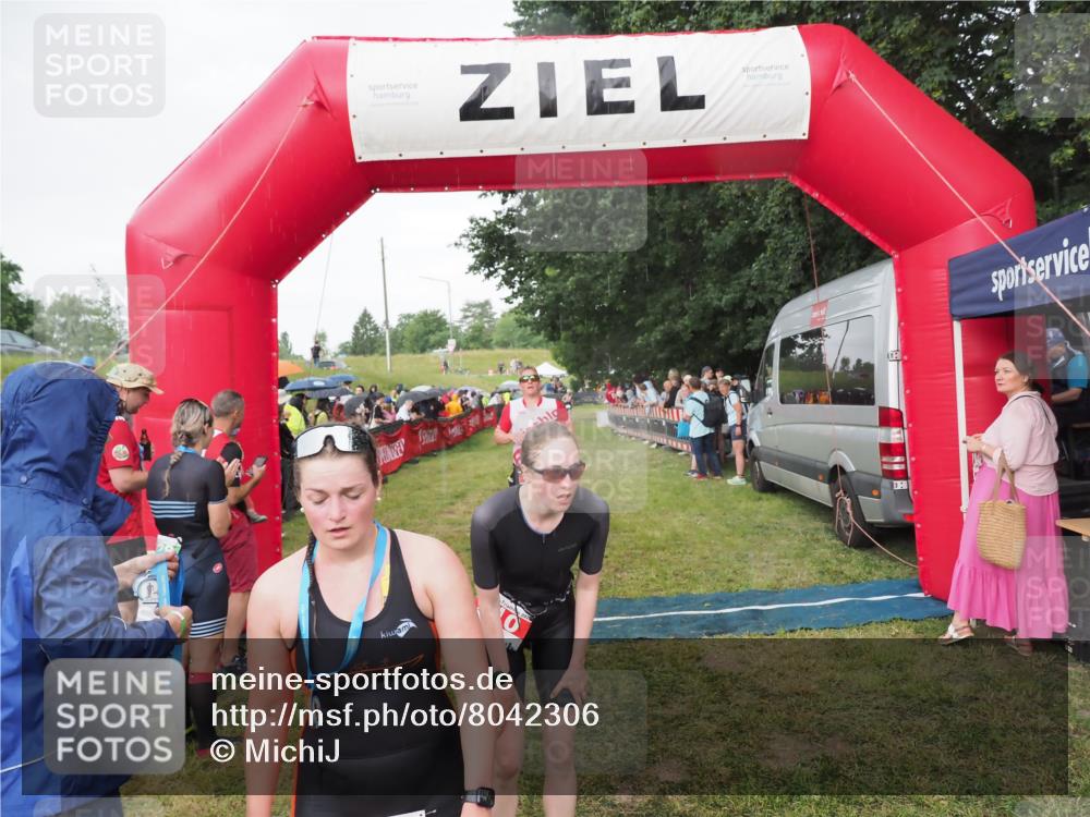 21.06.2025 - 27. Vierlanden-Triathlon MichiJ http://msf.ph/oto/8042306 15.06.2026 13:33:50 Ziel 148, 210, 1076 meine-sportfotos.de
