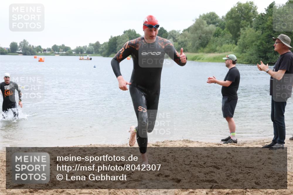 21.06.2025 - 27. Vierlanden-Triathlon Lena Gebhardt http://msf.ph/oto/8042307 15.06.2025 13:20:20 Schwimmen 1253, 1277, 1304 meine-sportfotos.de