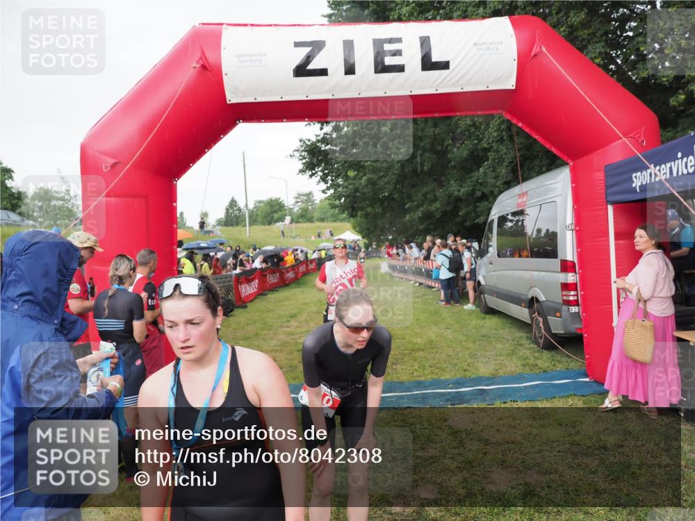21.06.2025 - 27. Vierlanden-Triathlon MichiJ http://msf.ph/oto/8042308 15.06.2026 13:33:51 Ziel 148, 210, 1076 meine-sportfotos.de