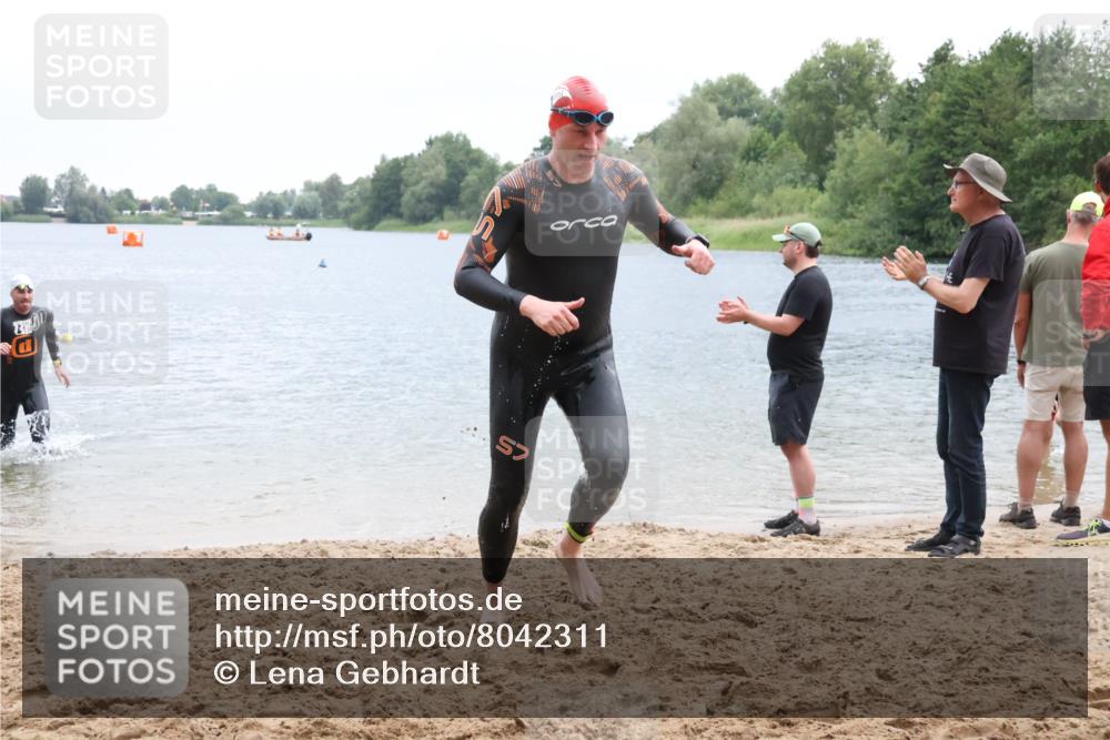 21.06.2025 - 27. Vierlanden-Triathlon Lena Gebhardt http://msf.ph/oto/8042311 15.06.2025 13:20:20 Schwimmen 1253, 1277, 1304 meine-sportfotos.de