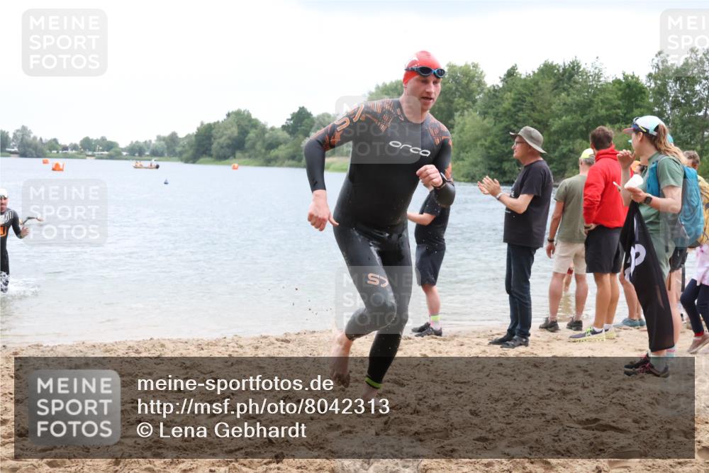 21.06.2025 - 27. Vierlanden-Triathlon Lena Gebhardt http://msf.ph/oto/8042313 15.06.2025 13:20:21 Schwimmen 1253, 1277, 1304 meine-sportfotos.de