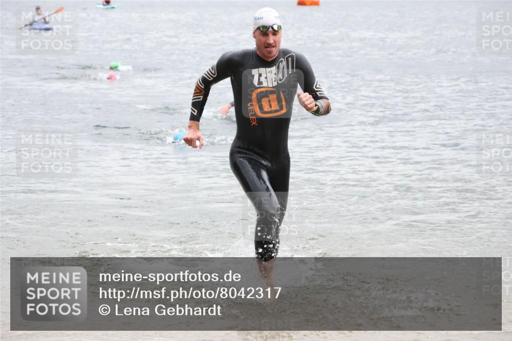 21.06.2025 - 27. Vierlanden-Triathlon Lena Gebhardt http://msf.ph/oto/8042317 15.06.2025 13:20:22 Schwimmen 1277, 1304 meine-sportfotos.de
