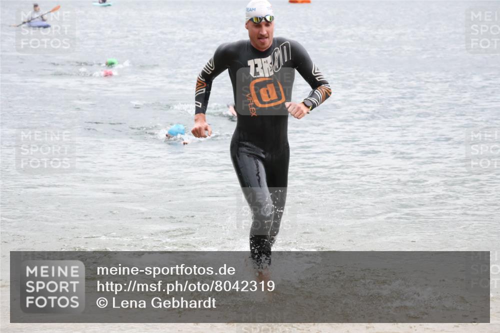 21.06.2025 - 27. Vierlanden-Triathlon Lena Gebhardt http://msf.ph/oto/8042319 15.06.2025 13:20:22 Schwimmen 1277, 1304 meine-sportfotos.de
