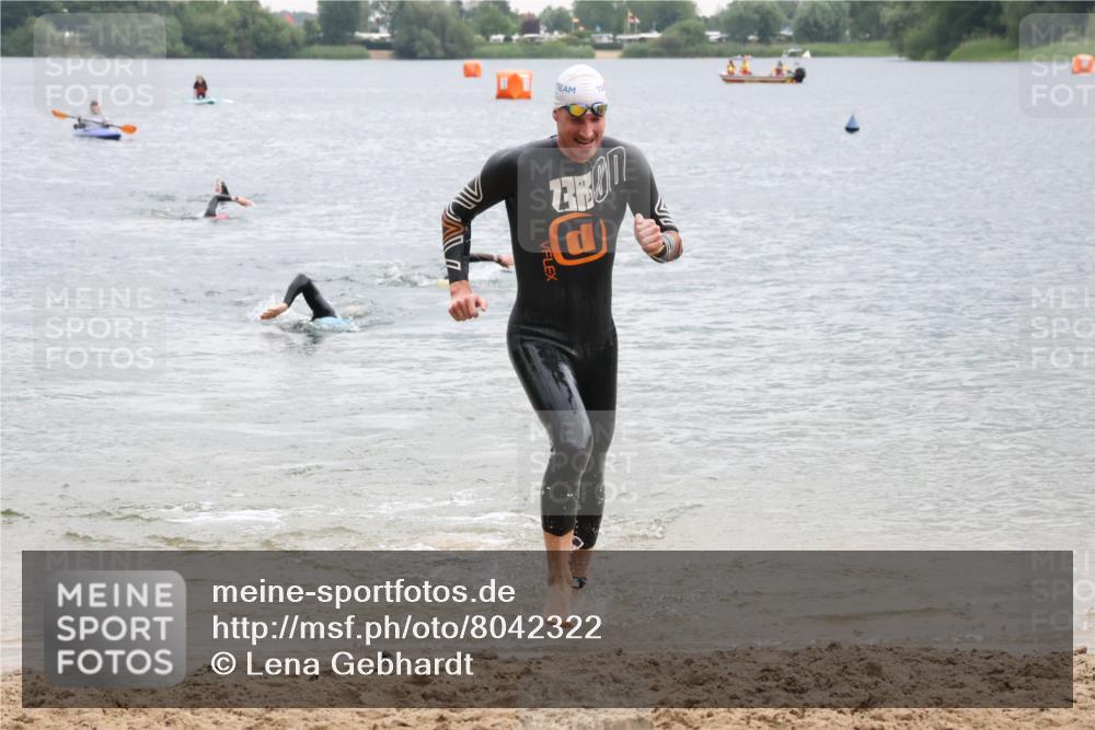 21.06.2025 - 27. Vierlanden-Triathlon Lena Gebhardt http://msf.ph/oto/8042322 15.06.2025 13:20:22 Schwimmen 1277, 1304 meine-sportfotos.de