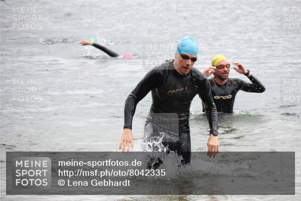 21.06.2025 - 27. Vierlanden-Triathlon Lena Gebhardt http://msf.ph/oto/8042335 15.06.2025 13:20:29 Schwimmen 1247, 1277, 1304, 1315 meine-sportfotos.de
