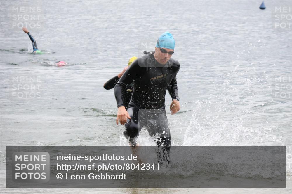21.06.2025 - 27. Vierlanden-Triathlon Lena Gebhardt http://msf.ph/oto/8042341 15.06.2025 13:20:30 Schwimmen 1247, 1277, 1304, 1315 meine-sportfotos.de