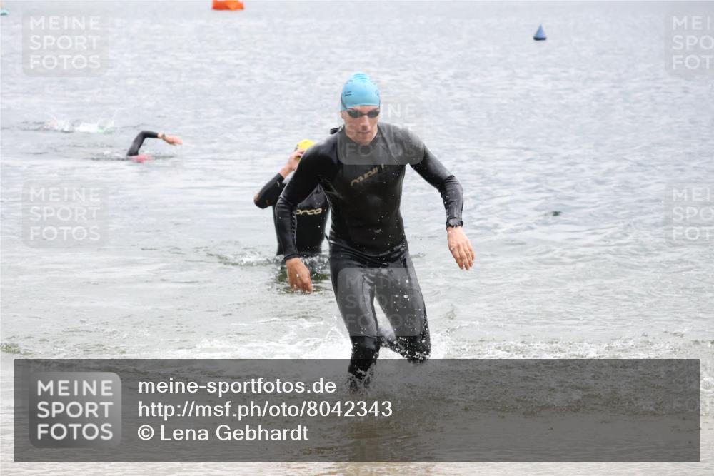 21.06.2025 - 27. Vierlanden-Triathlon Lena Gebhardt http://msf.ph/oto/8042343 15.06.2025 13:20:31 Schwimmen 1247, 1277, 1315 meine-sportfotos.de