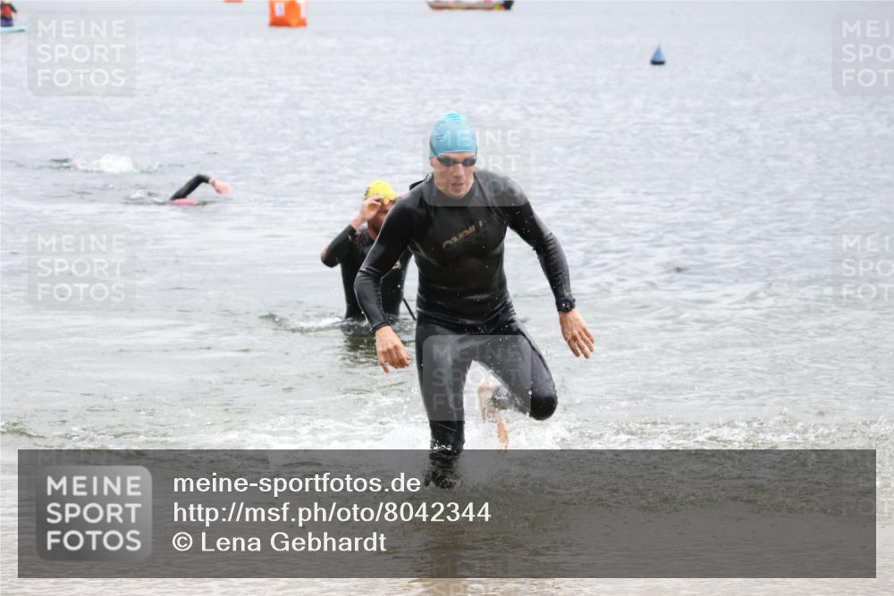21.06.2025 - 27. Vierlanden-Triathlon Lena Gebhardt http://msf.ph/oto/8042344 15.06.2025 13:20:31 Schwimmen 1247, 1277, 1315 meine-sportfotos.de